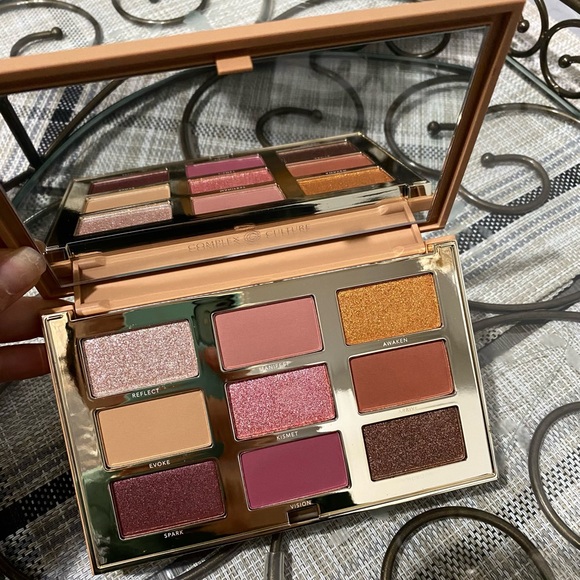 Eye shadow palette ❤️ - Picture 1 of 2